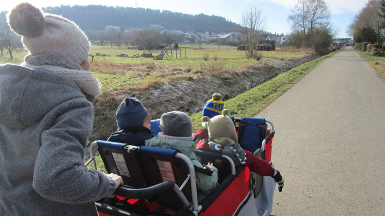 Krippenwagen mit Motor- um die Hügel in Höpfingen leichter zu erobern