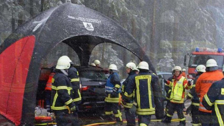 Wetterschutz-Zelt Feuerwehr