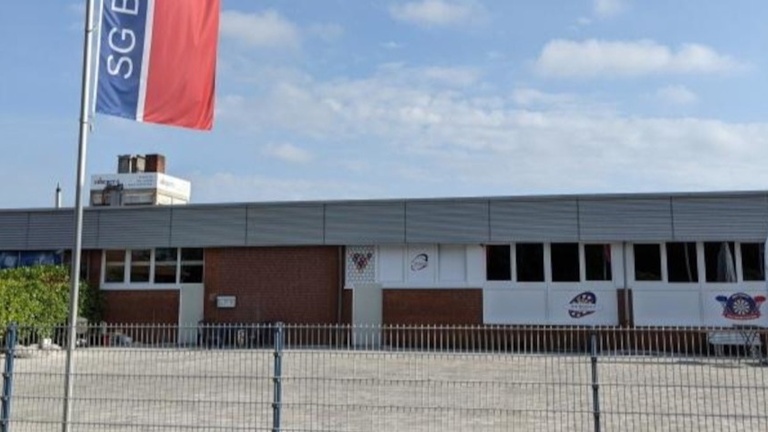 Überdachung &amp;amp; Lagermöglichkeit im Außenbereich unserer Sportstätte