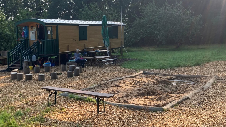 Sonnensegel und Abdeckplane für den Sandkasten des Waldkindergarten