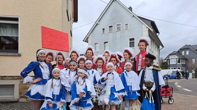 Trainingskleidung sowie neue Gardekostüme für die Tanzgruppen