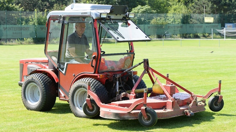 Nachhaltige Mähroboter für den Sportpark Schwarzer Berg