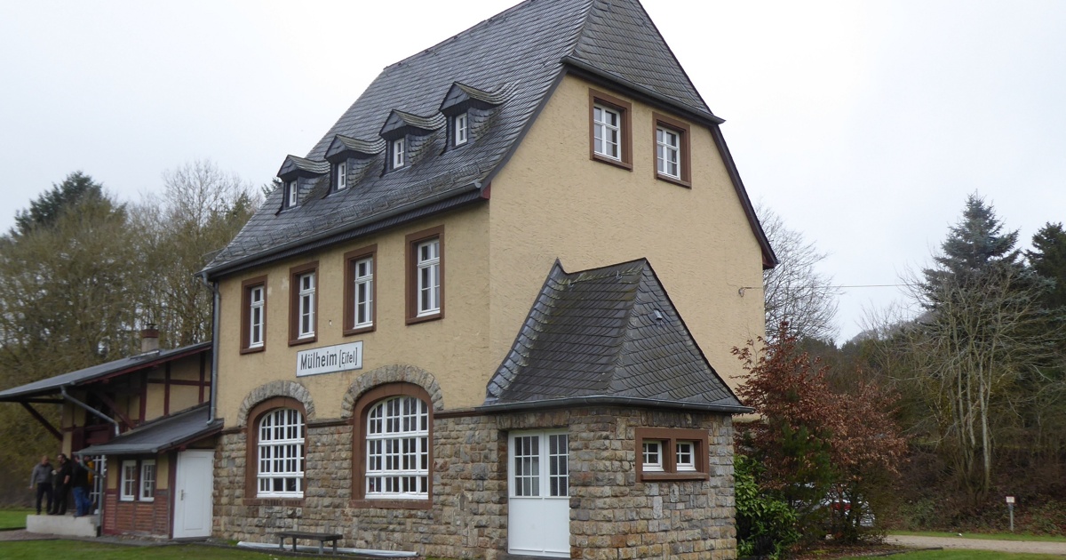 KSJ-Bahnhof Blankenheim-Mülheim Sanierung Der Korbbogenfenster - Viele ...