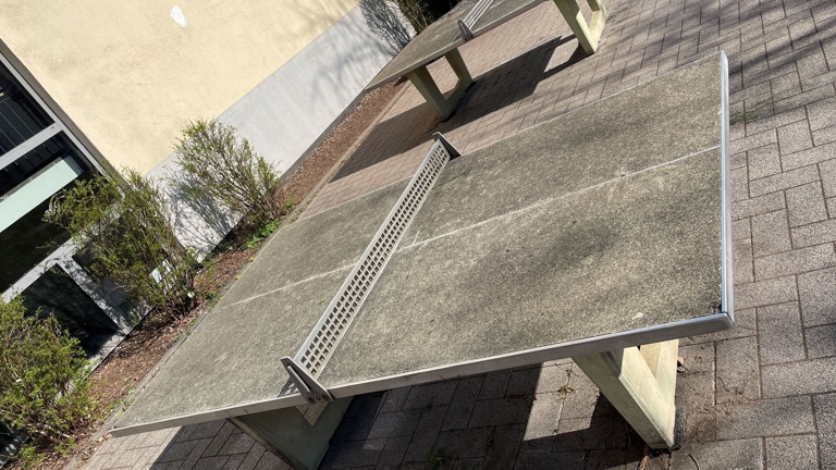 Neue Außentischtennisplatten für den Schulhof des Gymnasiums Saarburg