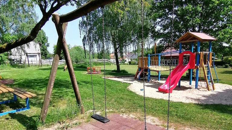 Bodentrampolin Spielplatz Lingelbach