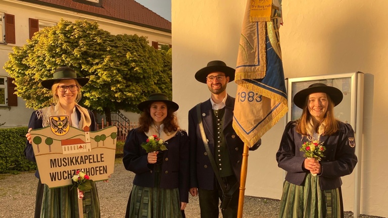 Vereinsfahne im neuen Glanz - Musikverein Wuchzenhofen e.V.