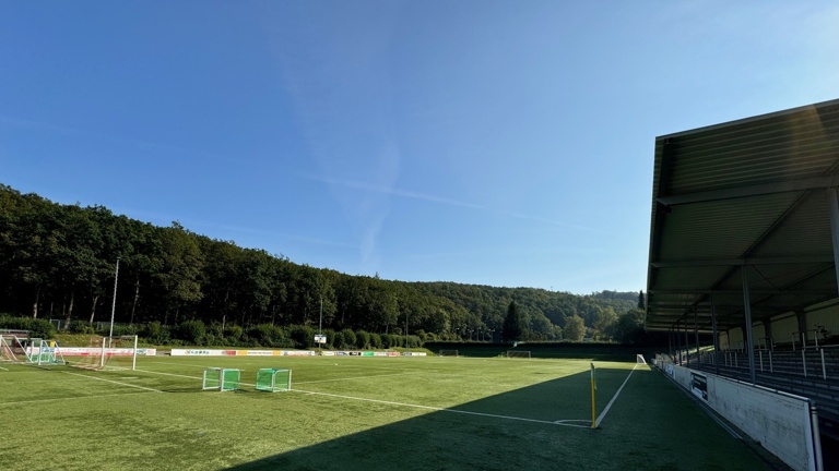 Neuer Kunstrasen für die Sportfreunde Siegen