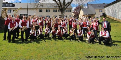 Neue Uniformen für den Musikverein Rascheid