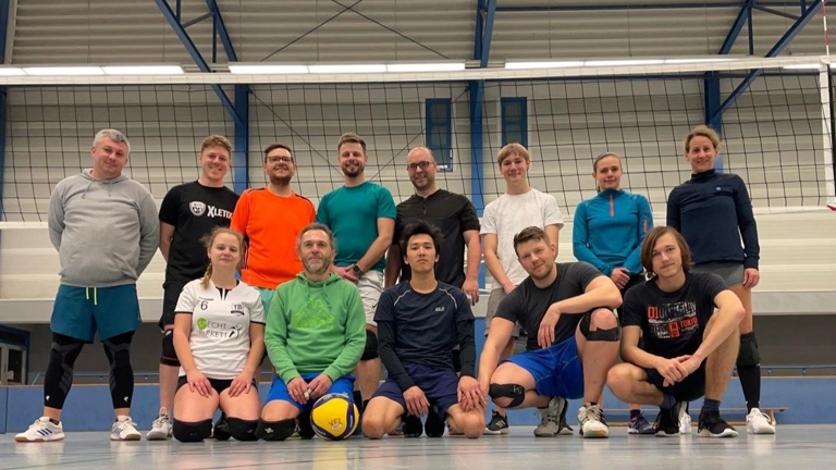 Stadtwerke: Trikots für die Volleyball-Abteilung