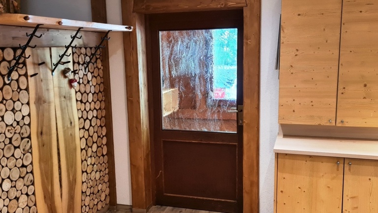 Erneuerung der Eingangstüre im Vereinsheim Schönhaldenfelsen