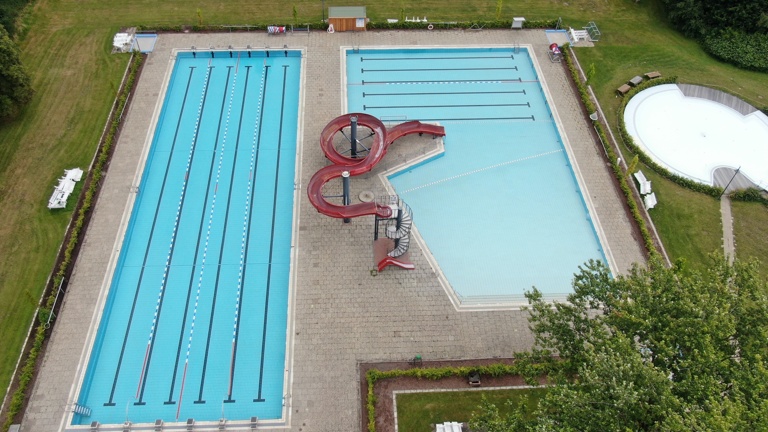 Unsere Rutsche im Schwimmpark Twistringen braucht ein neues Make-Up