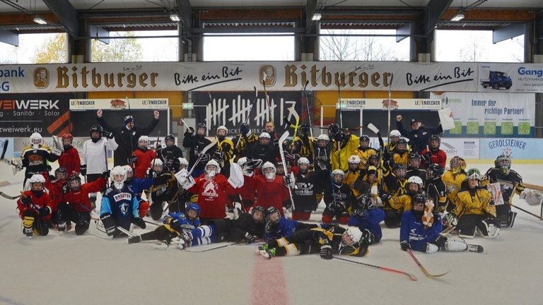Unterstuetzung der Eishockey-Kids in Bitburg!