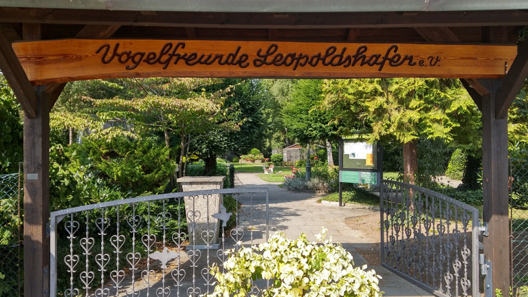 Tierfutterautomat für Ziegen und Hirsche im Vogelpark Leopoldshafen